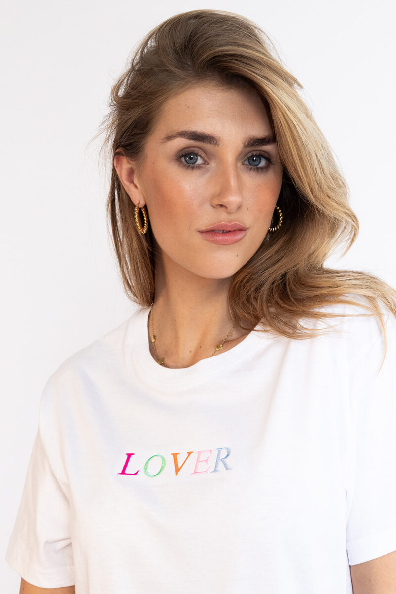 Personalisiertes T-Shirt mit eigenem Wort