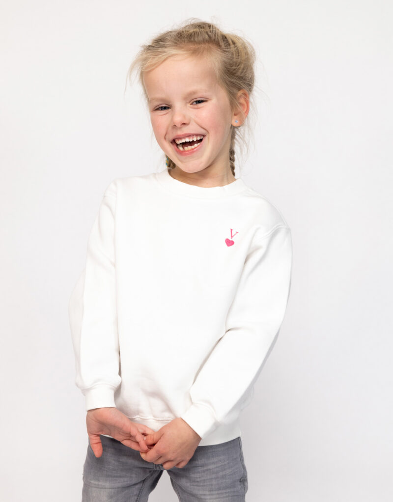 Personalisierter Pullover mit Buchstabe und Herz für Kinder