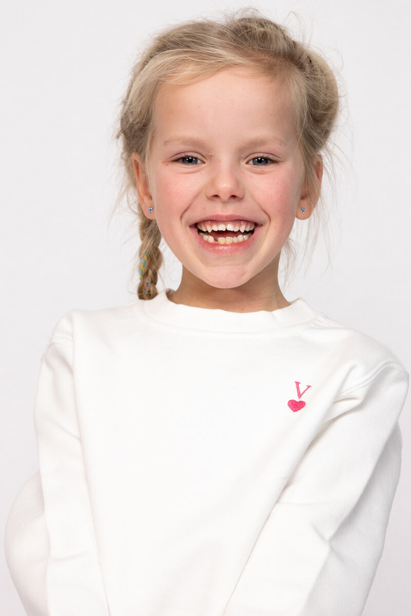 Personalisierter Pullover mit Buchstabe und Herz für Kinder