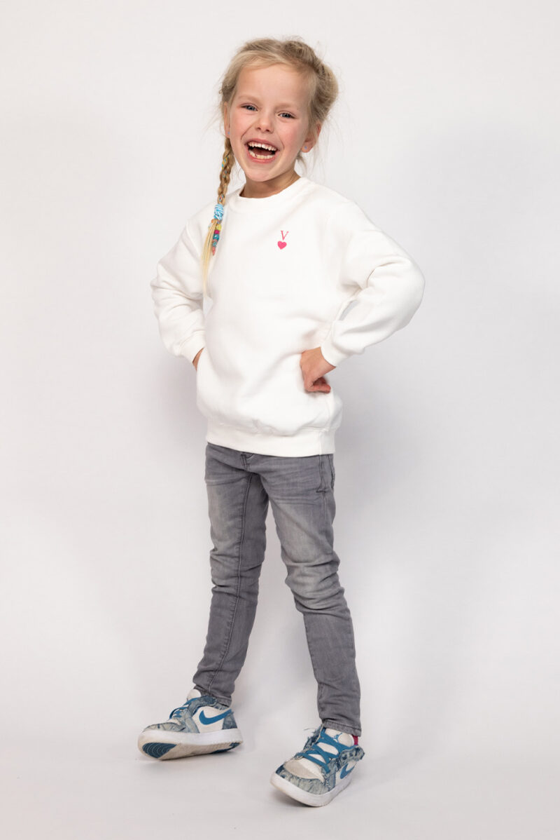 Personalisierter Pullover mit Buchstabe und Herz für Kinder