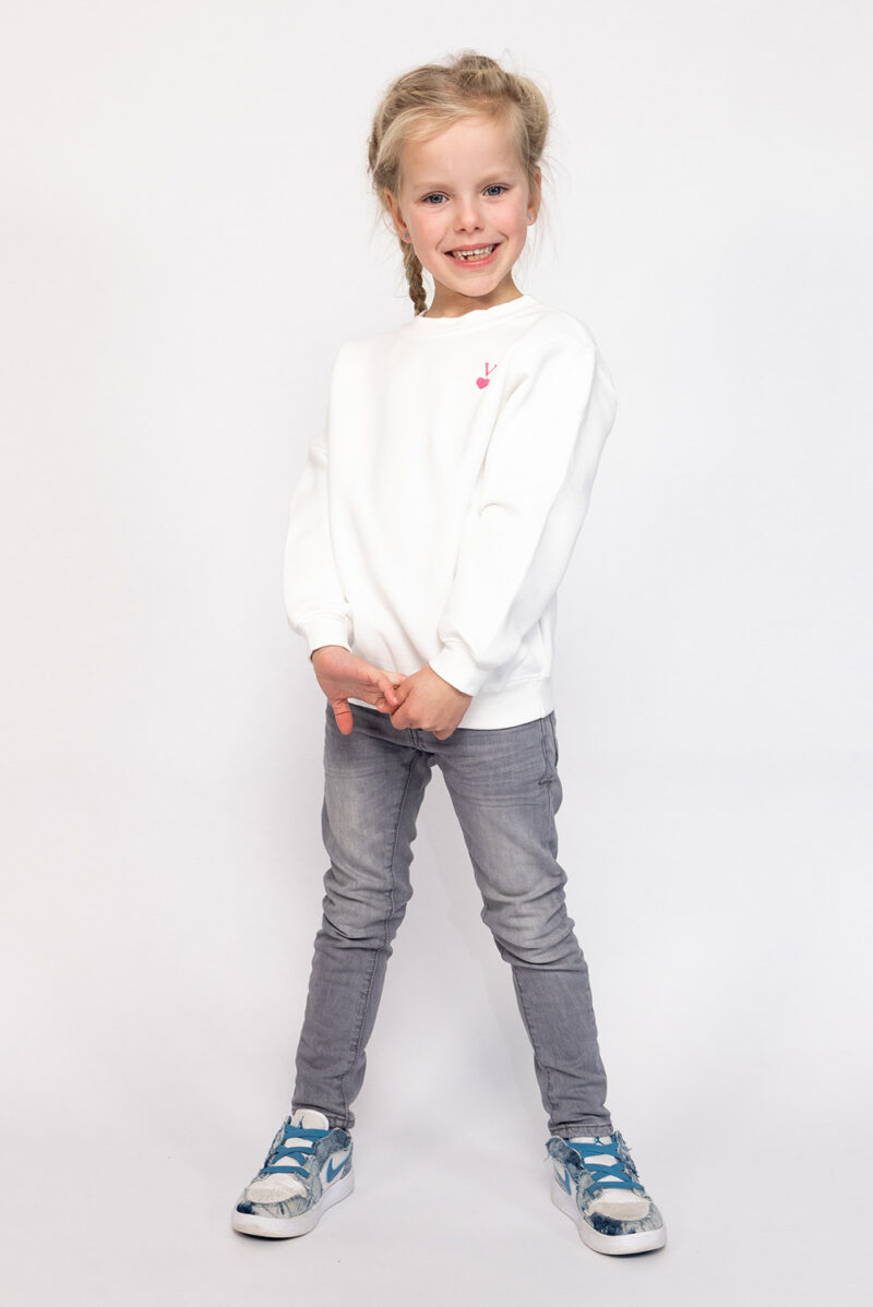 Personalisierter Pullover mit Buchstabe und Herz für Kinder